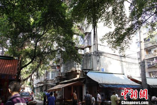 圖為煤氣爆燃民房。 朱柳融 攝