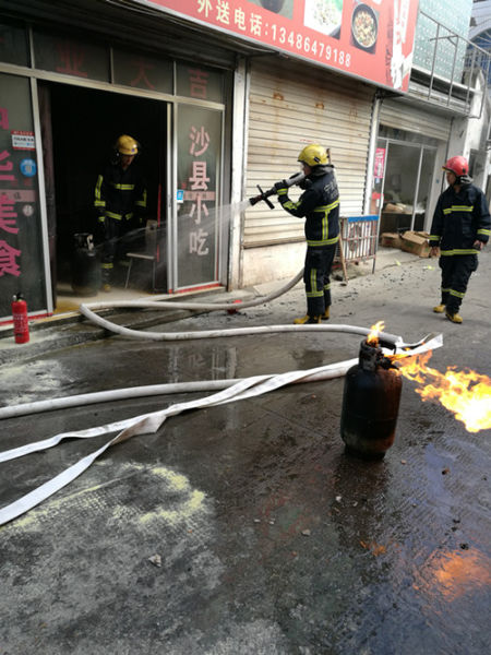 圖為：事故現(xiàn)場(chǎng)。消防供圖